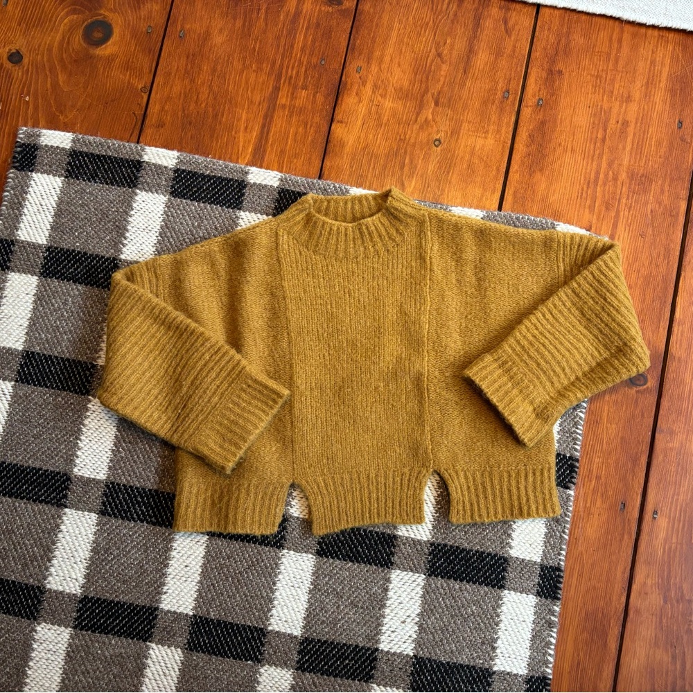 Daeza cropped panel sweater